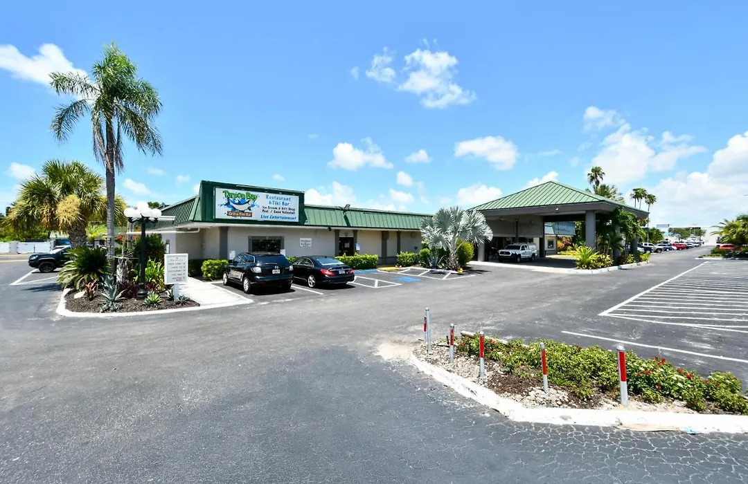 Sarasota Cay Club #614 Bunk Bed, Heated Pool, Tiki Bar, More!-1