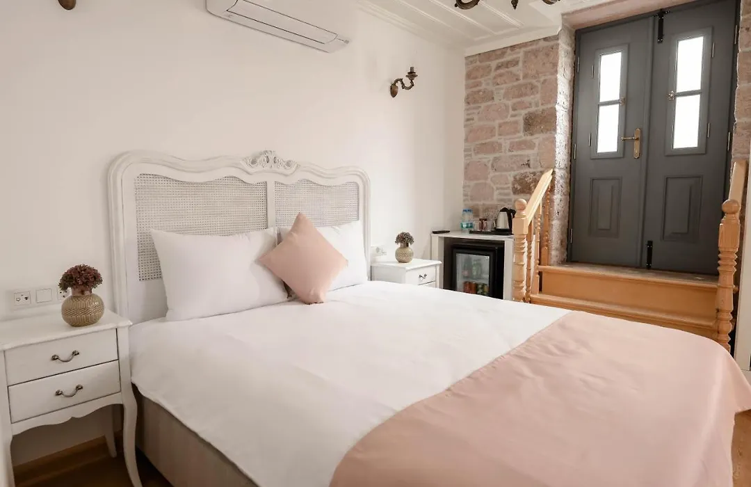 Barıs Otel Cunda-1