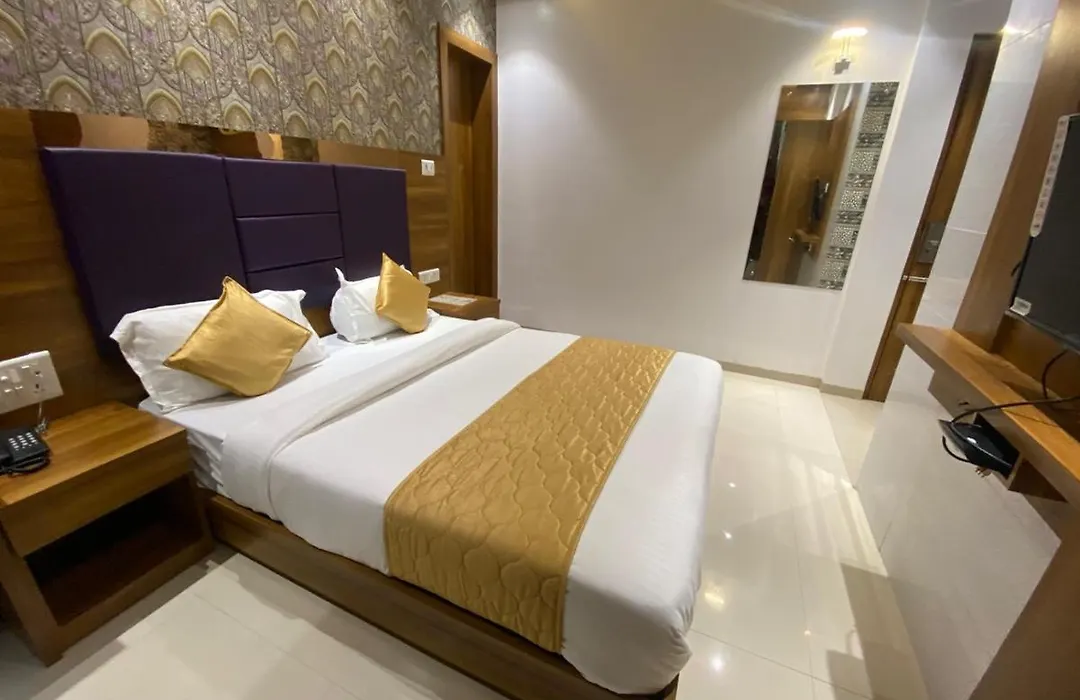 Hotel Bkc Crown - Near Trade Centre, Visa Consulate-1