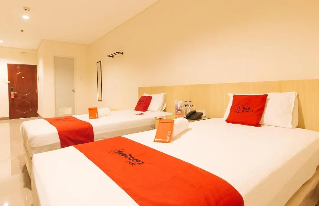 Reddoorz Plus @ Kaizen Suites Taft Avenue-1