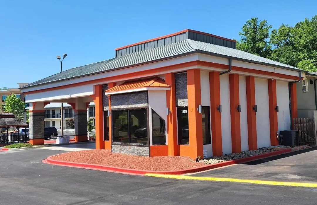Days Inn By Wyndham Clemson-1