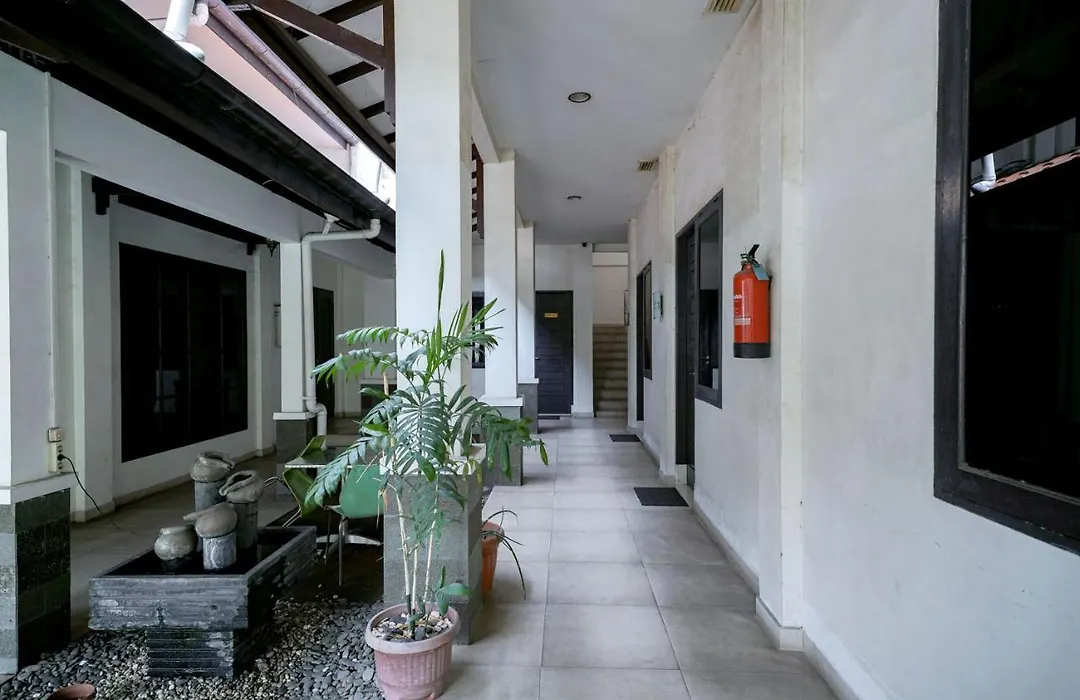 Reddoorz @ Avros Guest House Medan-1