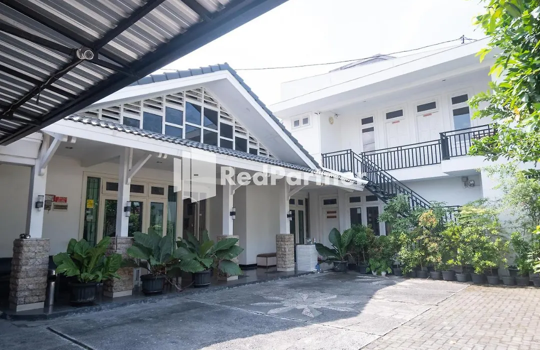 Londres Bed And Breakfast Redpartner Near Gembira Loka Zoo-1
