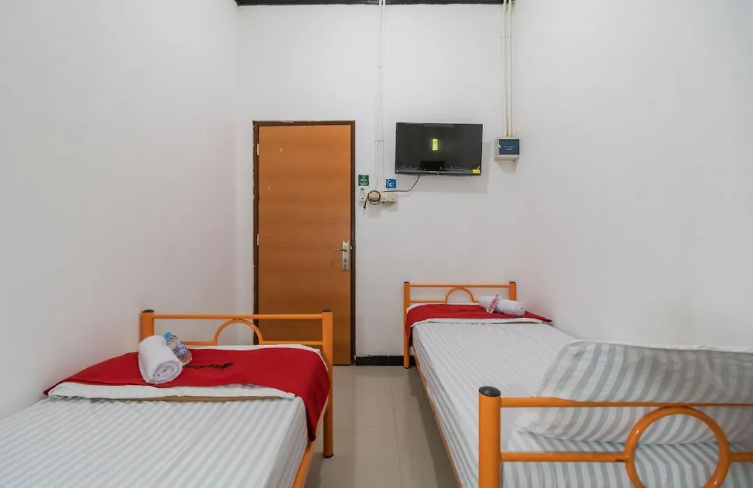 RedDoorz near Terminal Bubulak Bogor-1