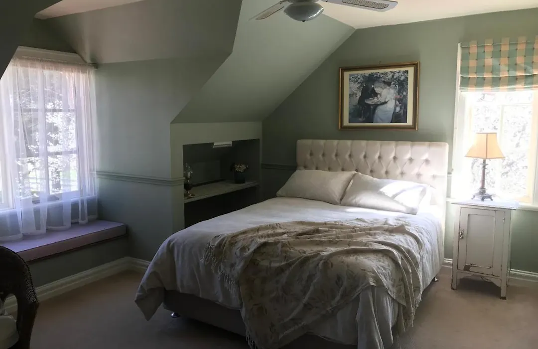 Hawk'S Nest Bed & Breakfast-1