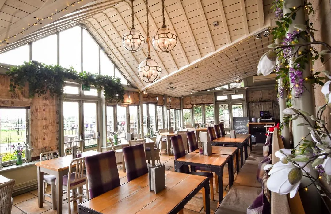The Meadowpark Bar, Kitchen & Rooms-1