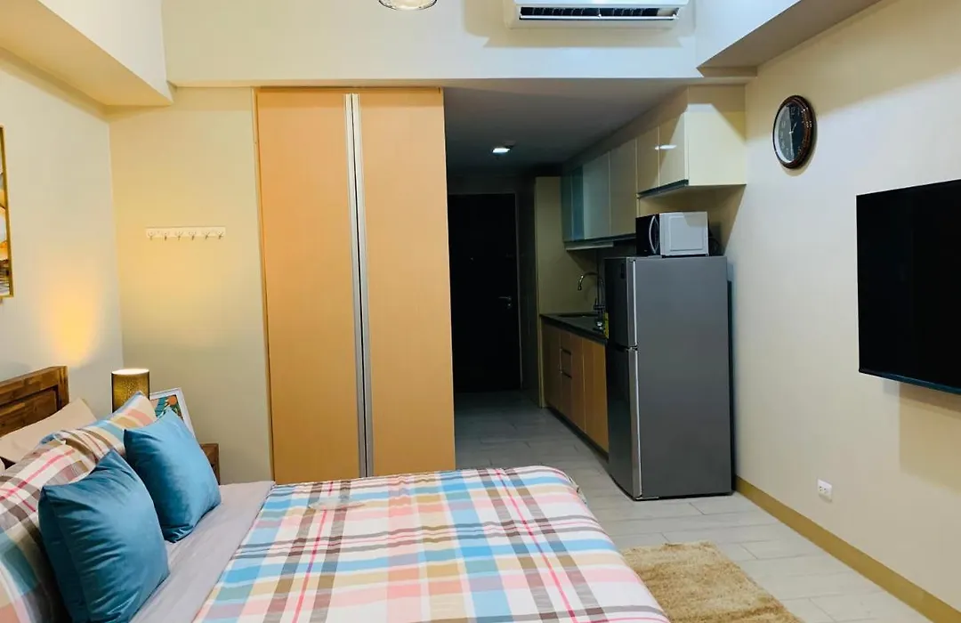 Josh'S Place At One Eastwood Avenue Tower 1-1