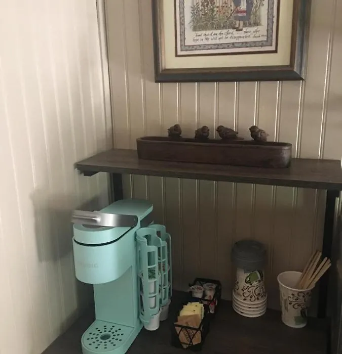 Acorn Hideaways Canton Sweet Tweet Guesthouse King Bed-1
