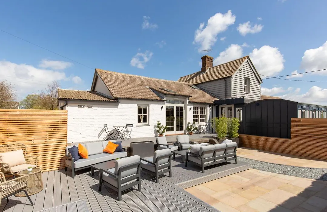 The Railway Hotel By Barefoot Retreats-1