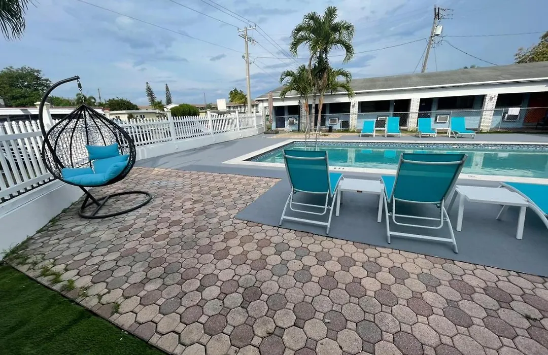 Hollywood Gardens Inn & Suites-1