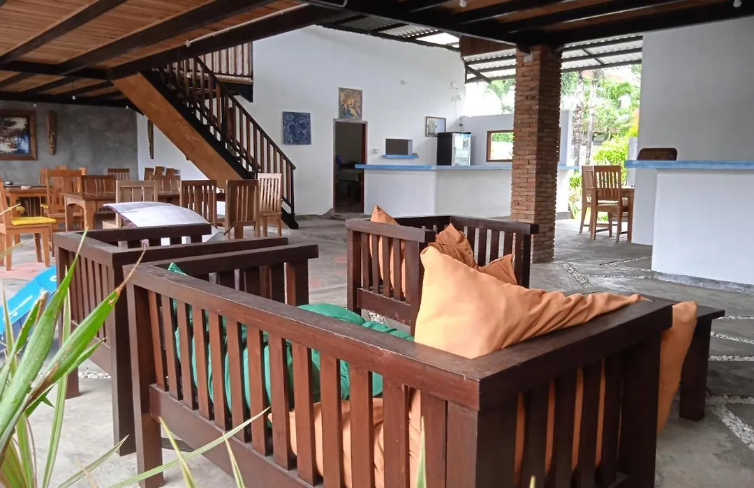 Family House Hotel Kuta-1
