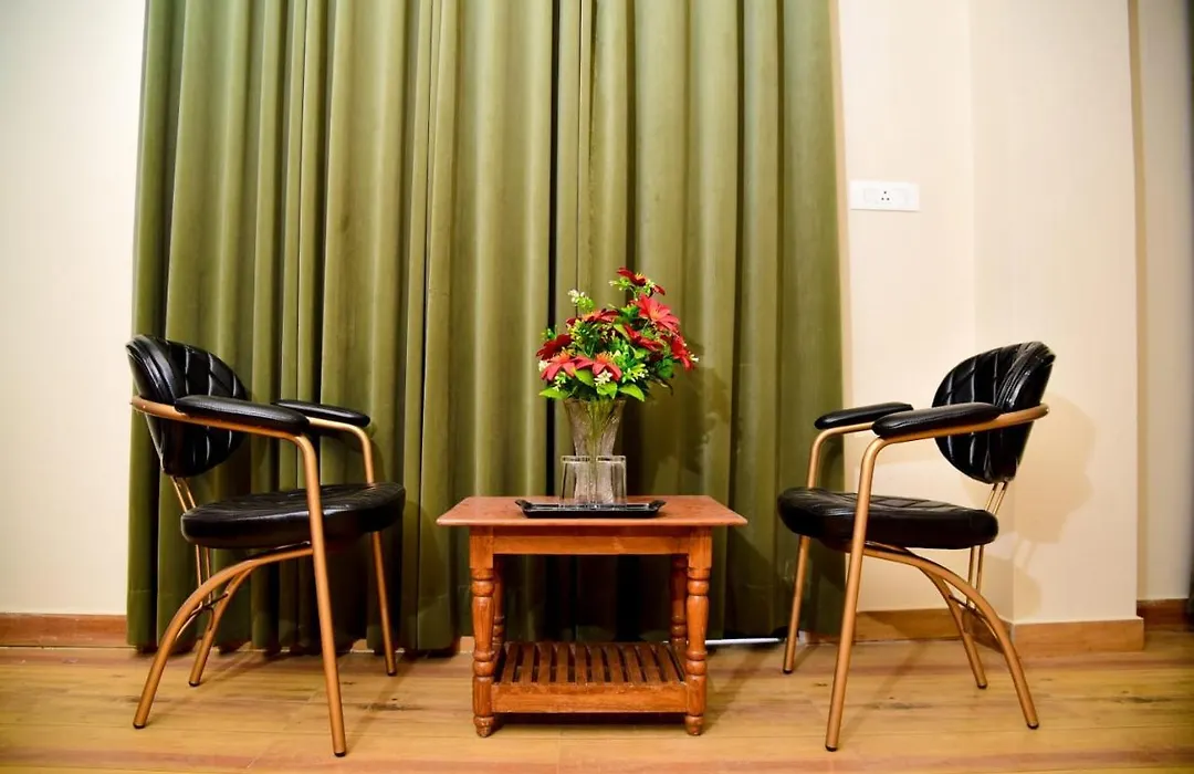 Hotel Olive Crown-1