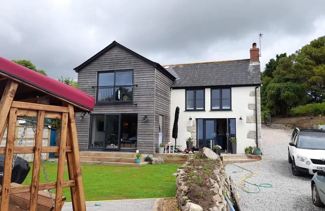 Luxurious Property Set In The Heart Of Cornwall With Breathtaking Views -Rhubarb Cottage-1