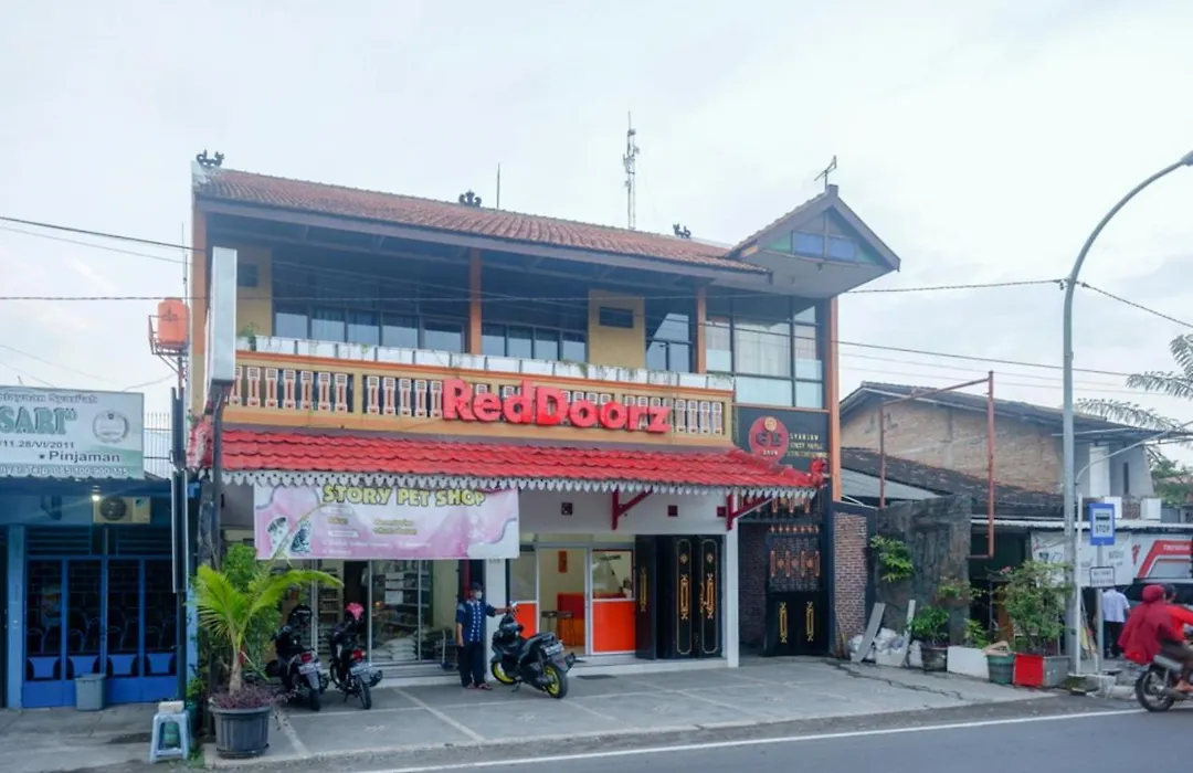 Reddoorz Syariah Near Exit Toll Ngemplak Solo-1