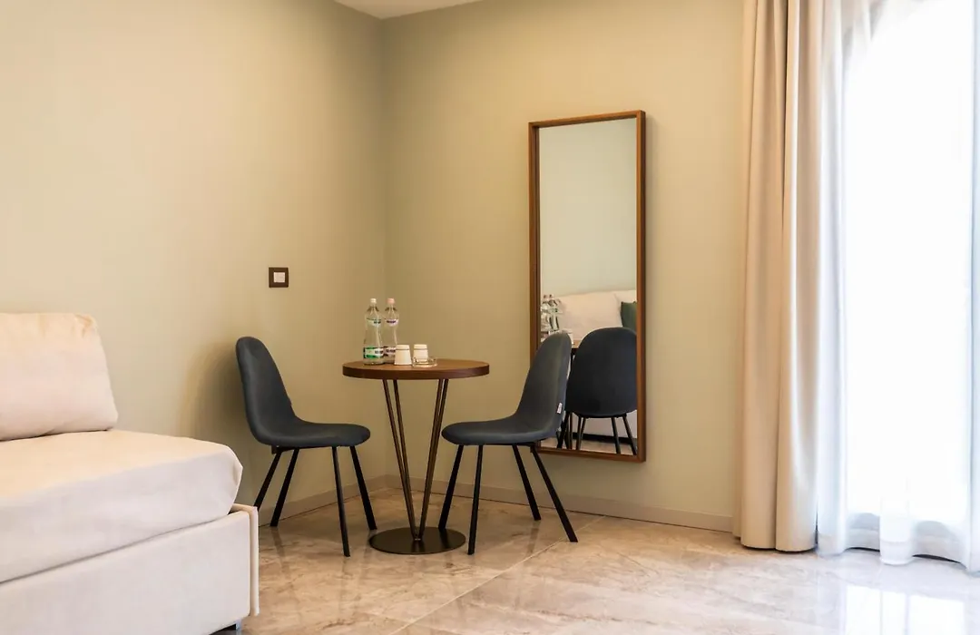 Solmaris Tropea City Center - Rooms & Suites - Private Parking-1
