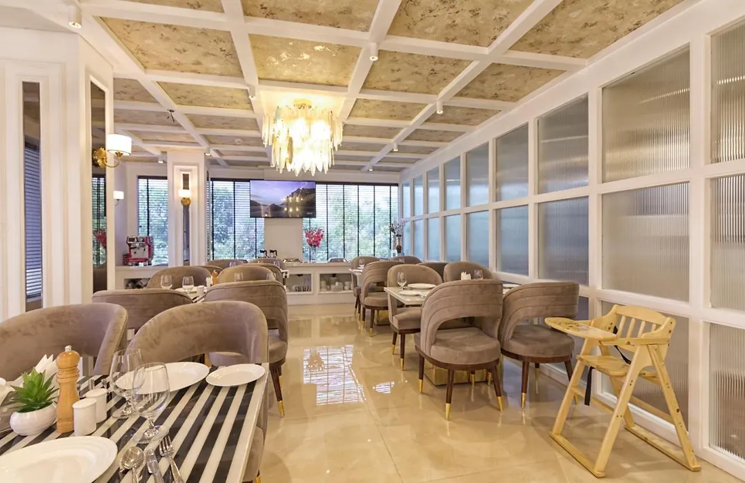 Royal 9 Hotel & Banquet-1