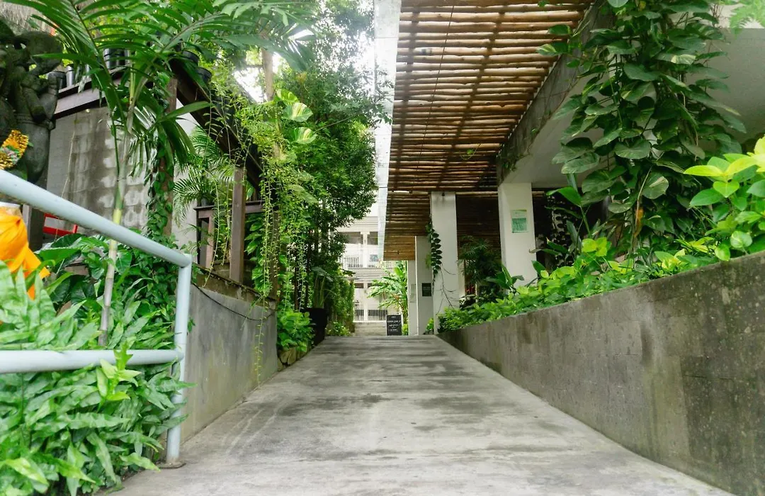 Grandmas Plus Hotel Seminyak-1