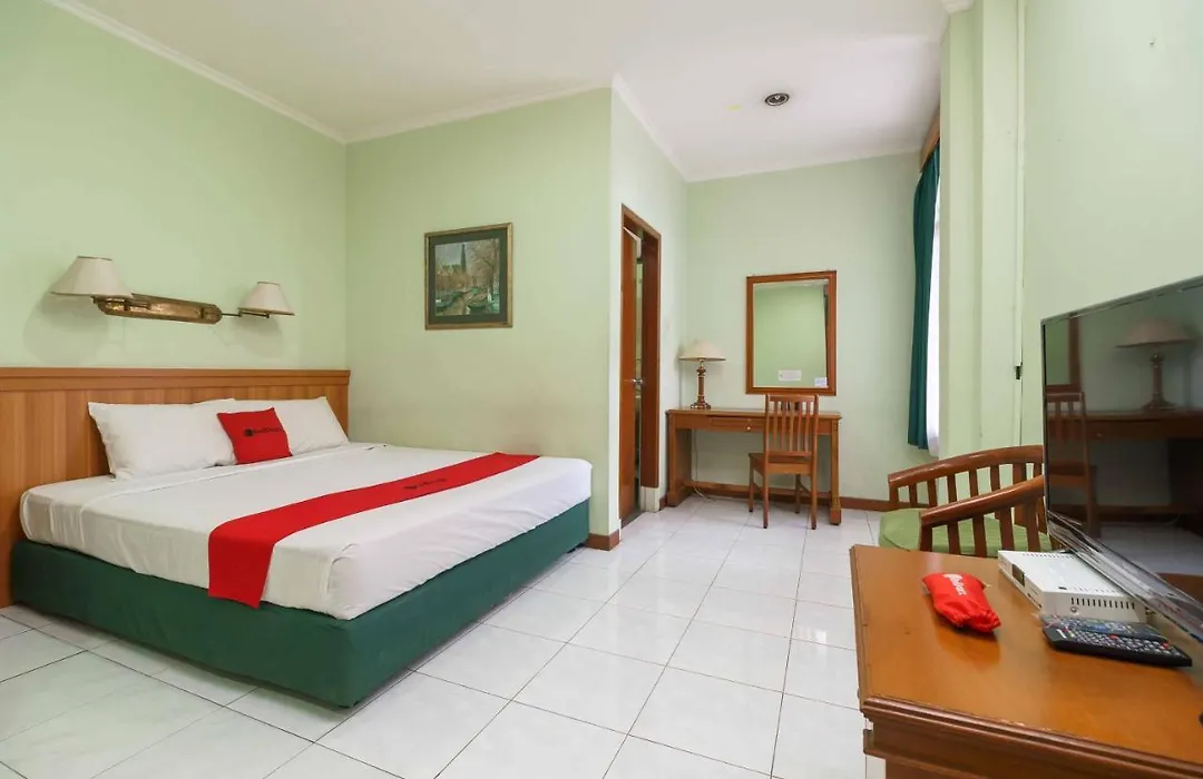RedDoorz Plus near Kemang Raya-1