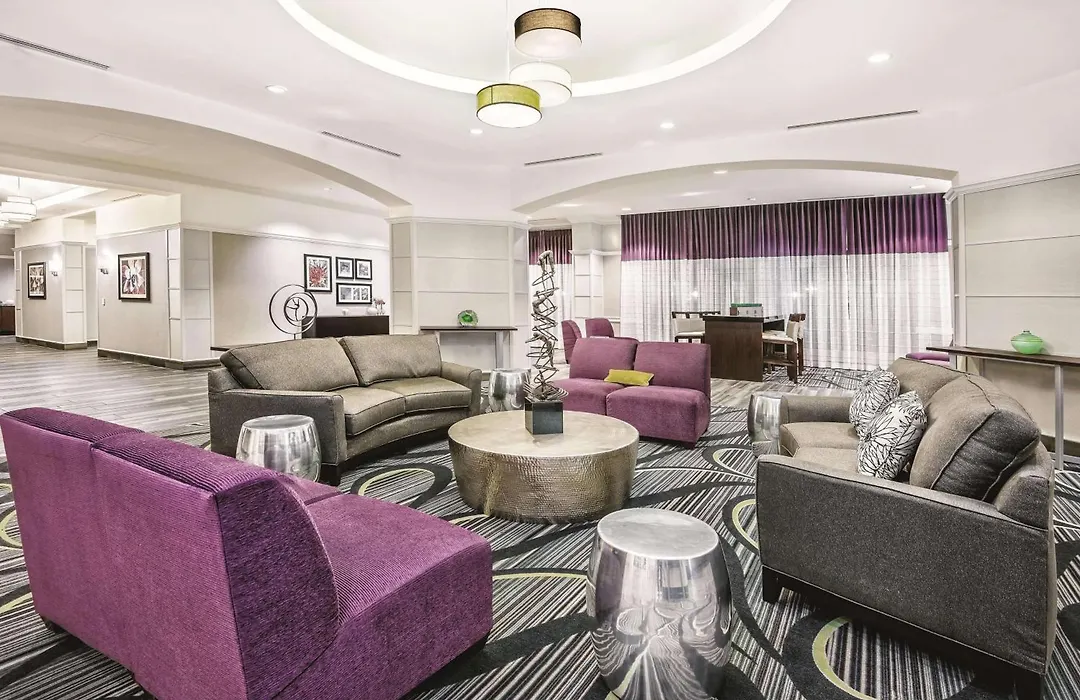 La Quinta Inn & Suites By Wyndham San Antonio Riverwalk-1
