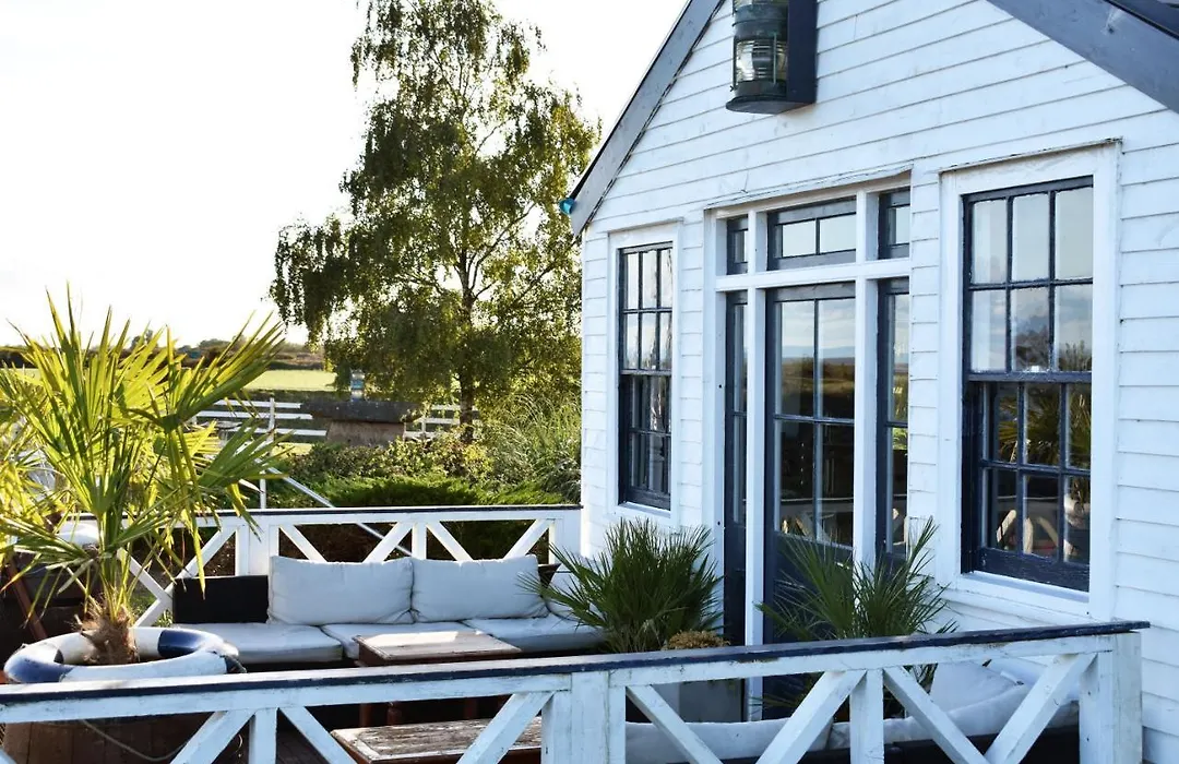 The West Usk Lighthouse Lightkeepers Lodge-1