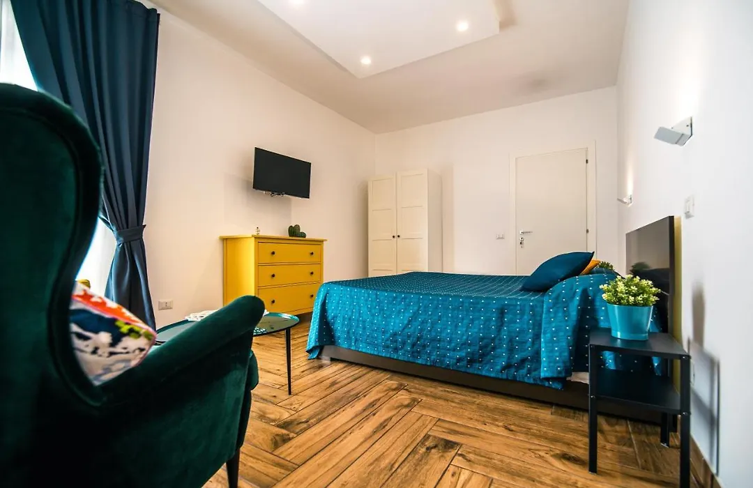 Hub Ferroviario - 12 Posti Letto Per Il Tuo Gruppo A Napoli Con Wifi E Netflix-1