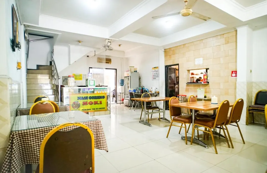 Hoki Homestay RedPartner near Rumah Sakit Dr Soetomo Surabaya-1