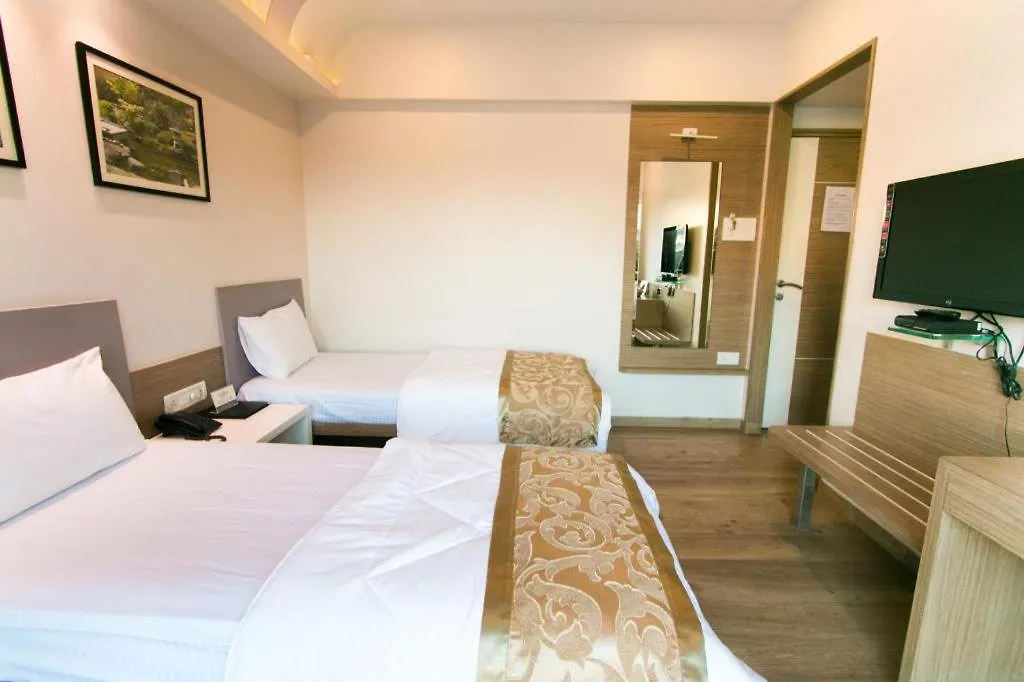 Seasons Hotel-1