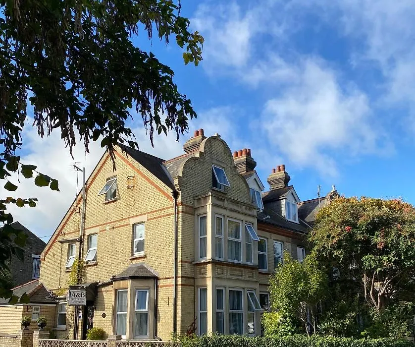 A & B Guest House Cambridge-1