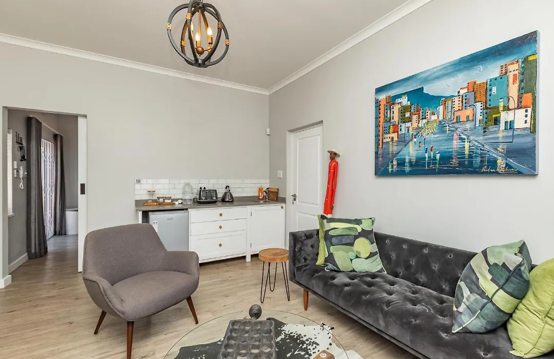 Spacious Guest Apartment In Rondebosch-1