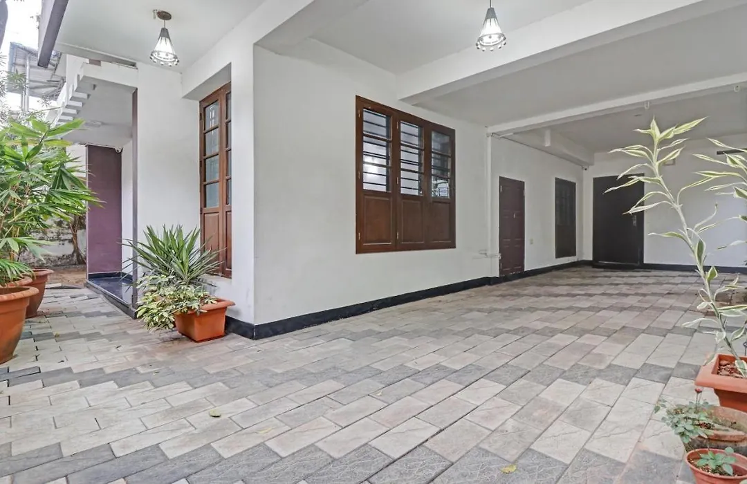 Treebo Backpackers Inn-1