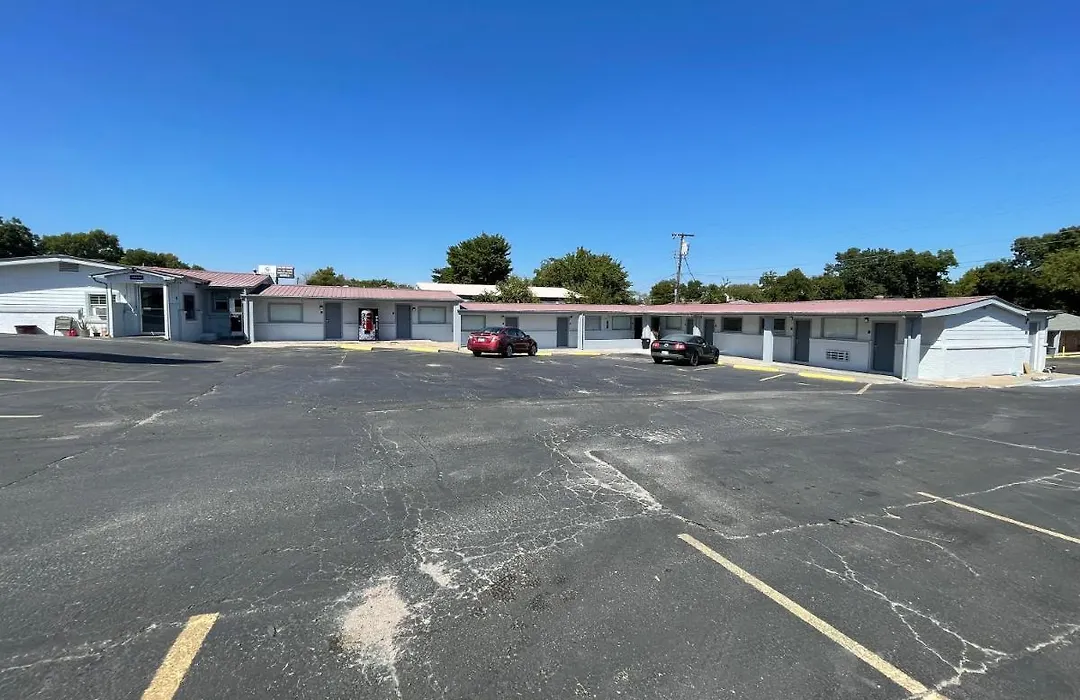 Budget Inn Madill-1