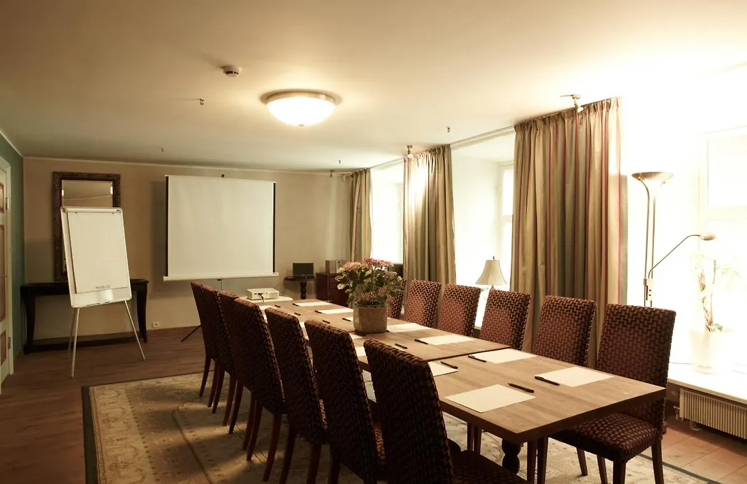 CRU Hotel-1