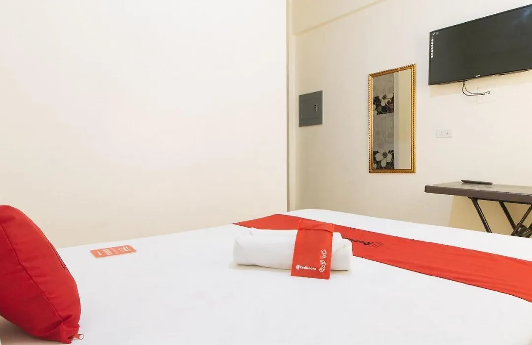 Reddoorz @ Golden Skye Hotel Guagua-1