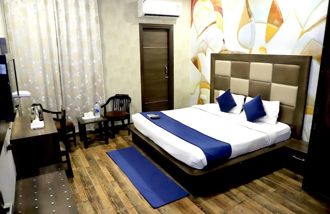 Hotel Hollywood Heights Near Railway Station-1