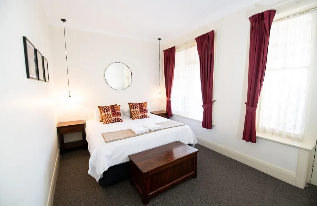 Bentley'S Hotel-1