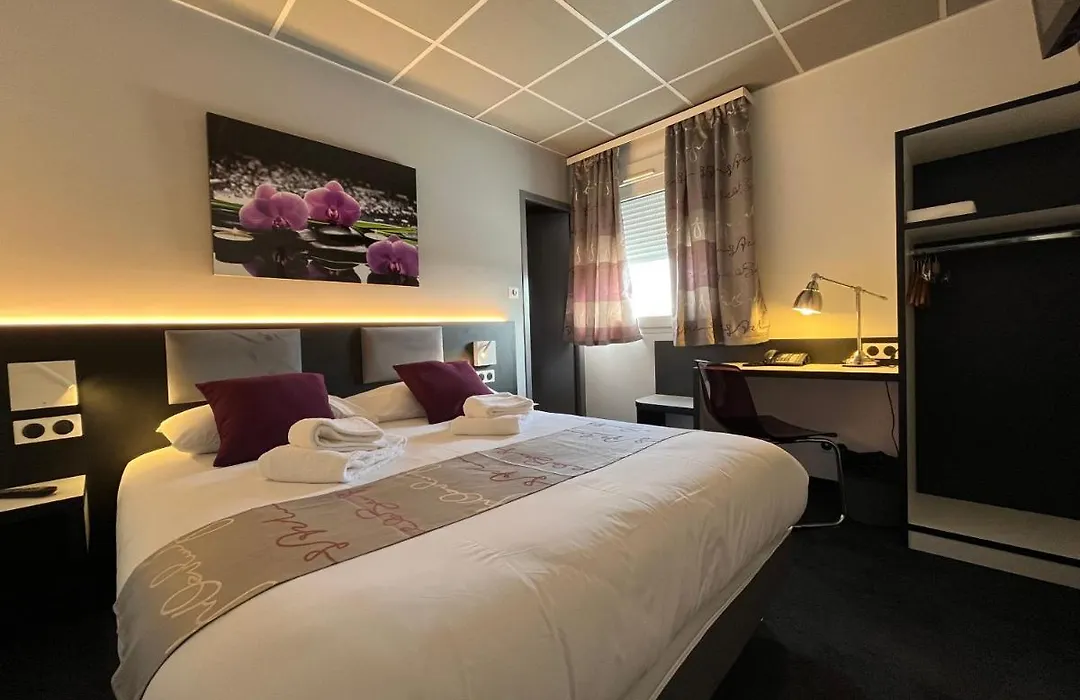 Brit Hotel Le Vesoul-1