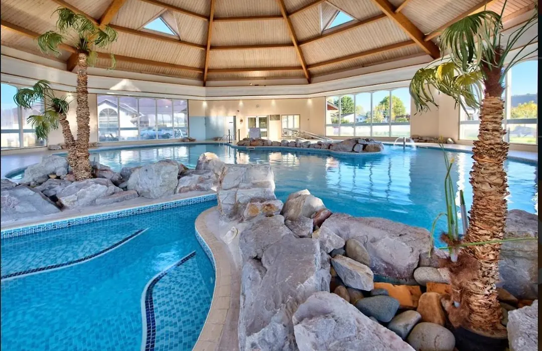 The Warren Holiday Park - Family Chalet-1