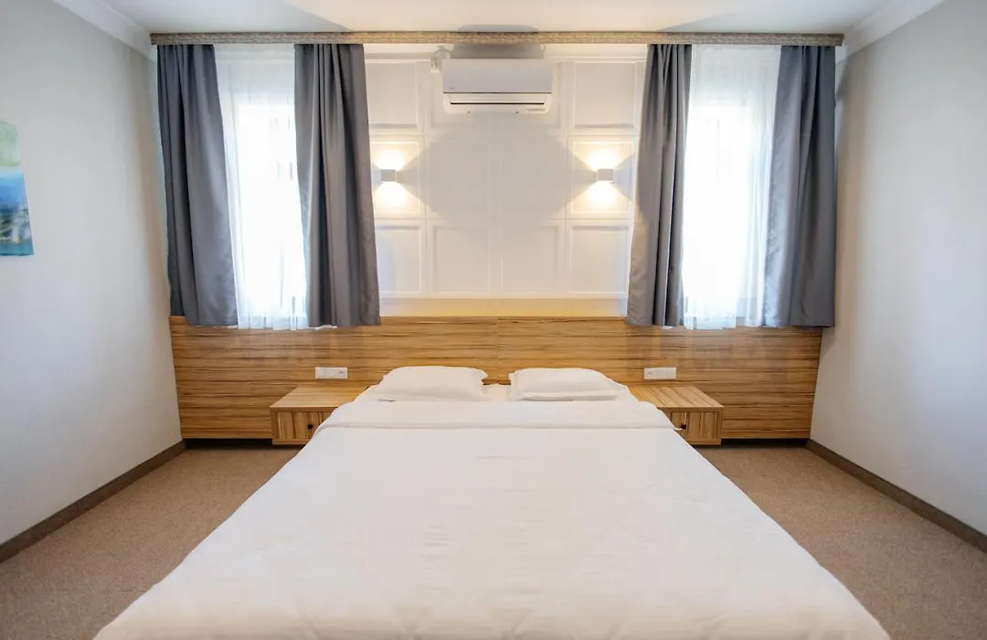 281 Hotel-1