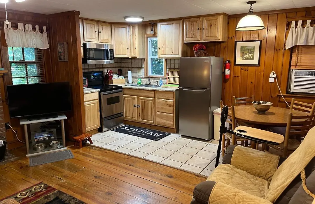 Cozy Cabin Pet Friendly Ada Compatible-1