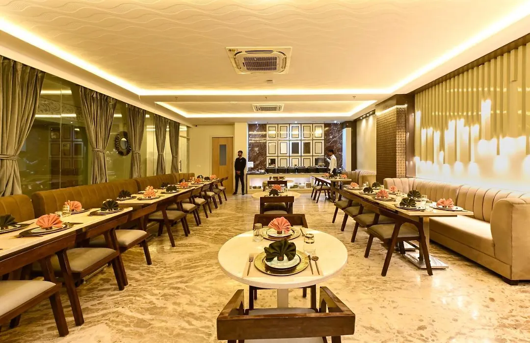 Hotel Avalon Palms Agra-1