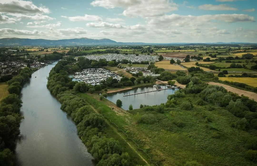 Berth 6 On Upton Lake, Upton-Upon-Severn Home On Water-1