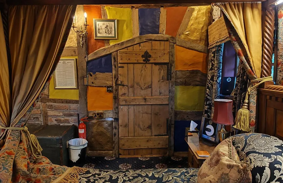 Wizards Thatch Medieval Styled Suites With Four Poster Beds-1