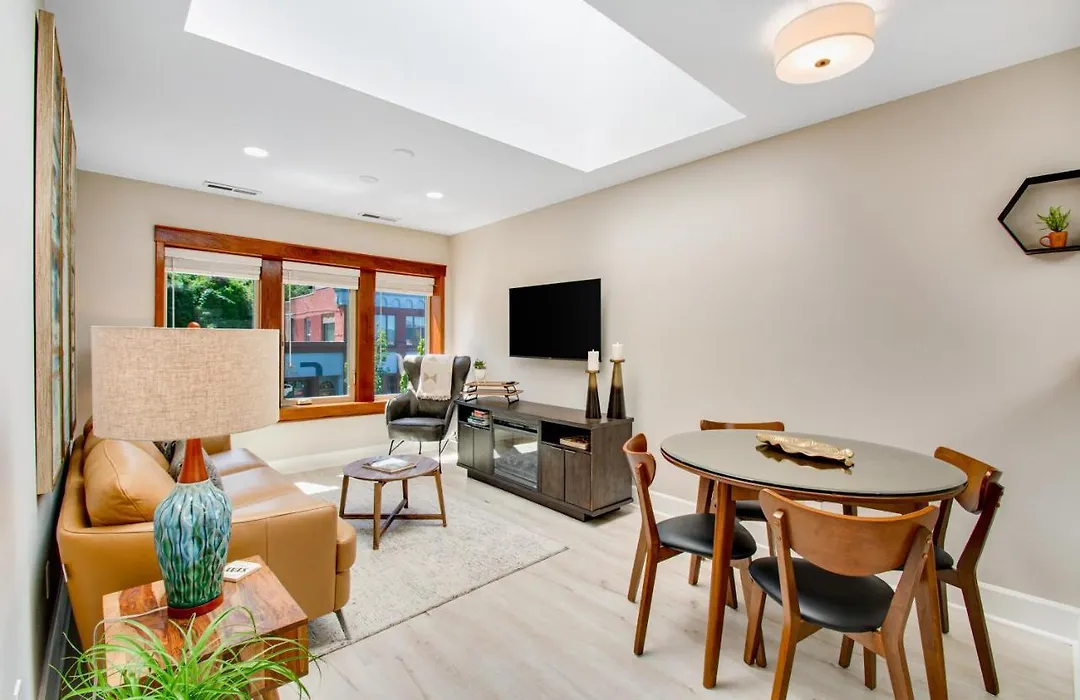 Port Angeles City View Loft-1