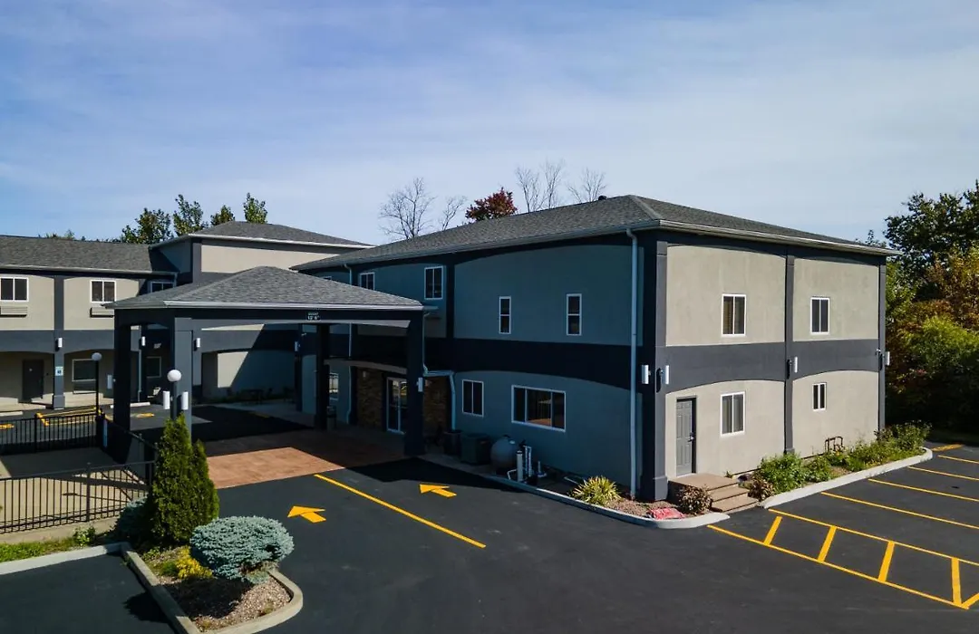 Days Inn & Suites By Wyndham Niagara Falls/Buffalo-1