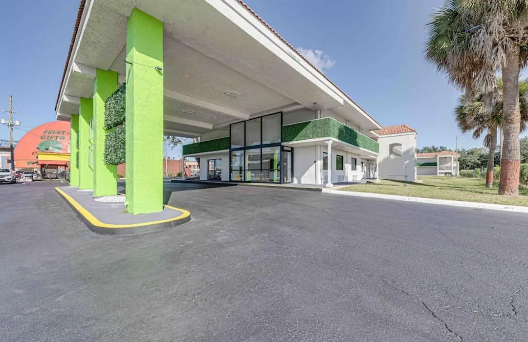 Travel Lodge By Wyndham 10 Min From Disney-1
