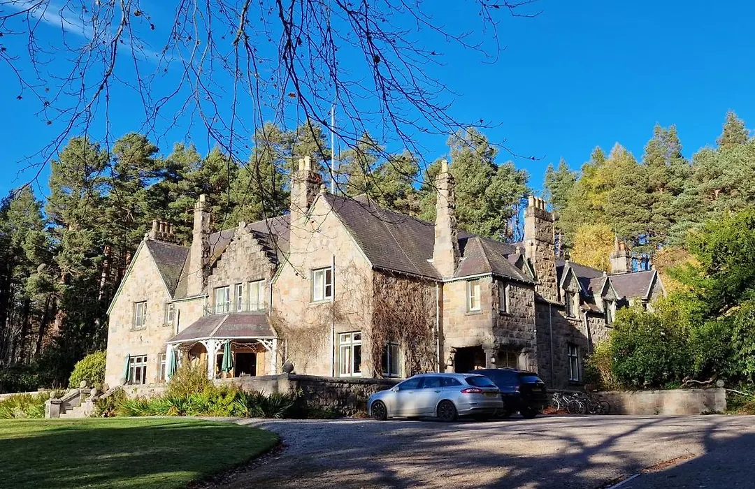 Cambus O' May Traditional Highland Hotel-1