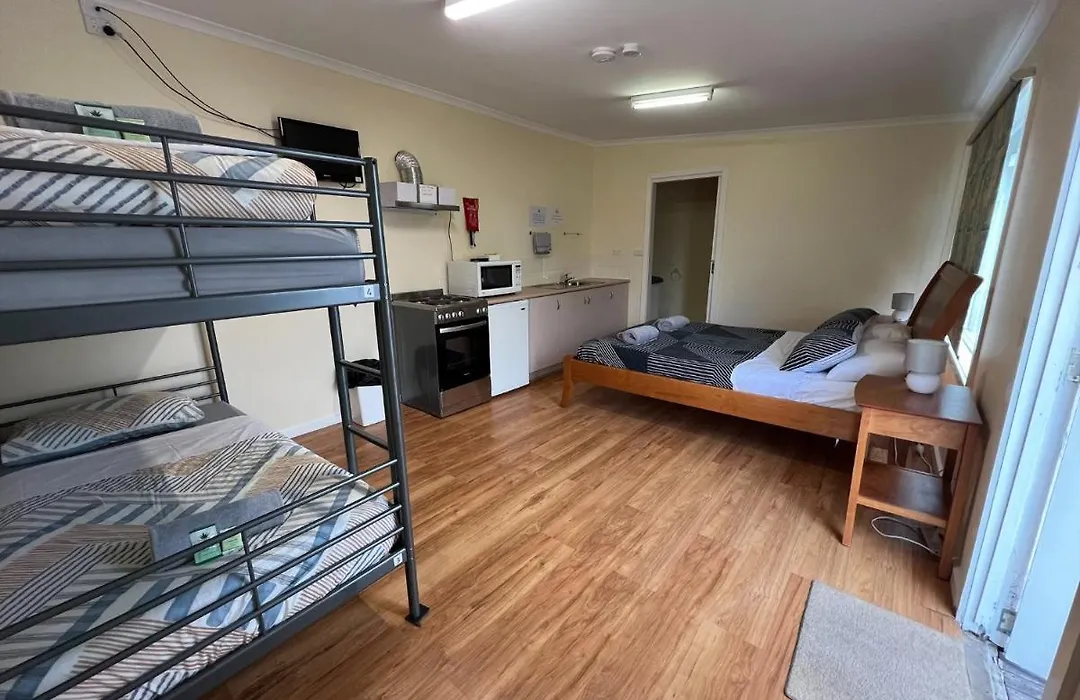 Turn-In Motel-1