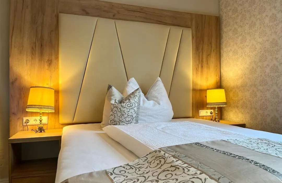 Hotel Stadtvilla Laux-1