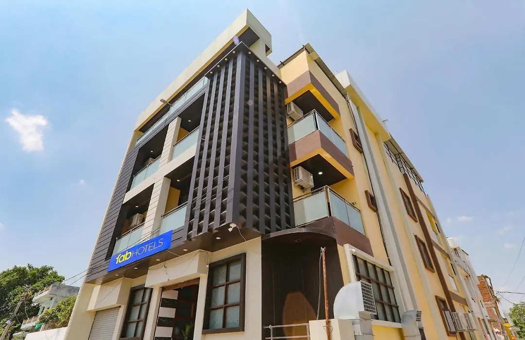 Fabhotel Saumendra-1