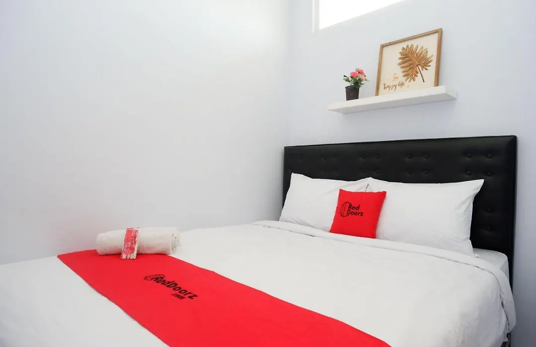 RedDoorz near Bandara Ahmad Yani Semarang-1